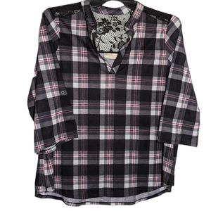 Black,‎ Red, and White Plaid Top Size 1X